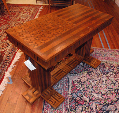 It sold early during the course of the show †and how could it not? The 1920s 48-star American flag-inlaid table made everyone smile who came through the booth, said Ann Wilbank of Find Weatherly, Stamford, Conn.