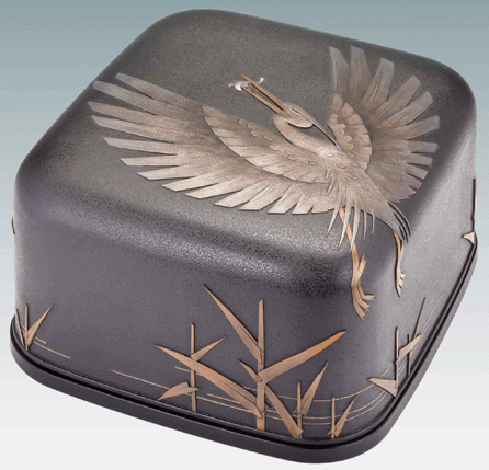 Decorative box with design of flying egret and reeds, lacquered wood with bronze and silver inlays, 1943, designed by Kanamori Eiichi (1908′001).  