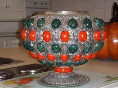 Buccellati grand vase of silver with red and green jasper medallions, silver weight 4,230 grams, jasper weight 3,175 grams, total weight 7,405 grams.