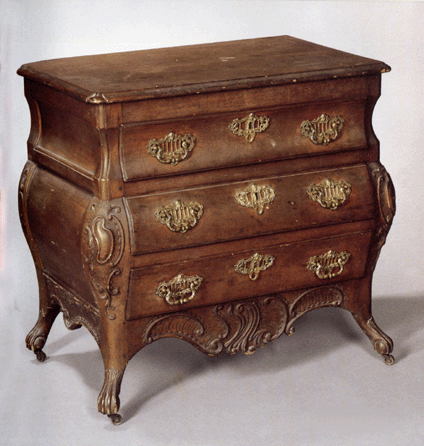 A $12,000 high estimate was on a butternut bombe commode, French Canada, late Eighteenth Century, that sold for $77,075. The rectangular top with molded edge and ovolo corners is over a carved case with three graduated drawers, carved rococo knees and carved ball and claw feet. It measures 30¼ inches high, 31 inches wide and 21 inches deep.