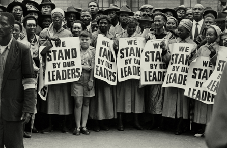 Unidentified photographer, part of the crowd near the Drill Hall on the opening day of the Treason Trial, December 19, 1956. Times Media Collection, Museum Africa, Johannesburg.