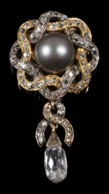 Antique Tahitian pearl brooch with old mine cut and rose cut diamonds, plus a 2.03-carat briolette diamond brought $35,650.