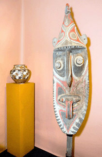 Zia storage pot, circa 1850, $195,000; at right, Papua New Guinea Yina figure, circa 1940, $92,500, Primary Source, Los Angeles, Calif.