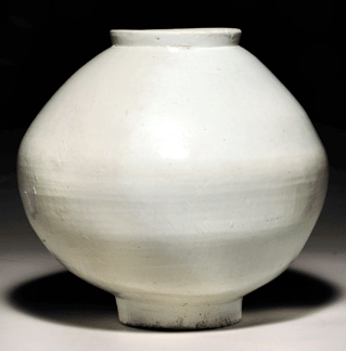 Massive white porcelain jar, Choson period (Eighteenth Century), sold for $1,272,000.
