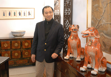 Jeff Liang, with a pair of circa 1860 Chinese Export porcelain made for the European market at Greenwich Oriental Antiques, Greenwich, Conn.