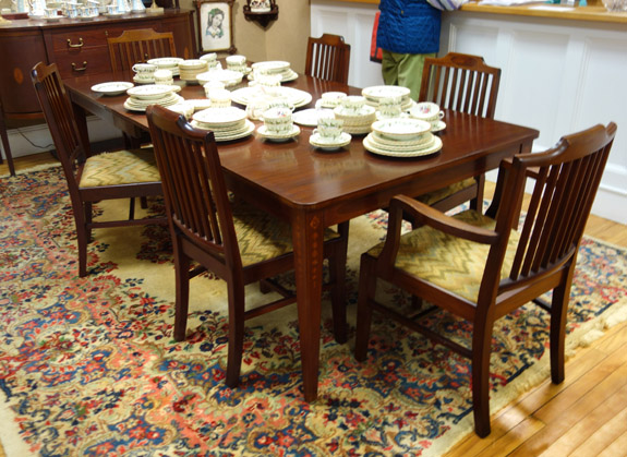 A bid of $ 632 took this circa 1900 dining table in mahogany, with four leaves and nine chairs.