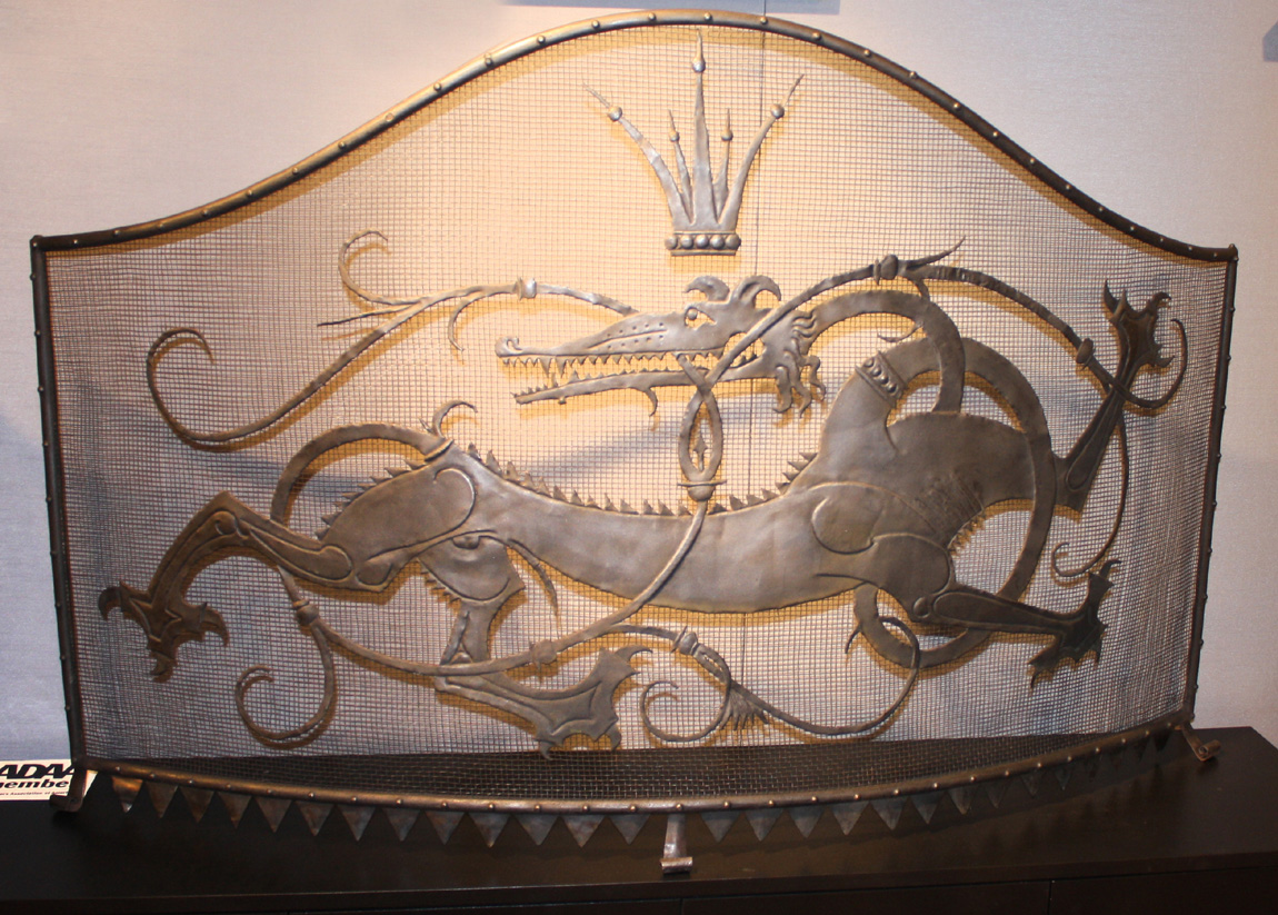 Conner Rosenkranz, New York City, displayed this marvelous firescreen by William Hunt Diederich (1884–1953) featuring the “Salamander King,” circa 1920, 34¼ by 54 by 10 inches. The gallery also had Diederich’s paper silhouette of the same subject.