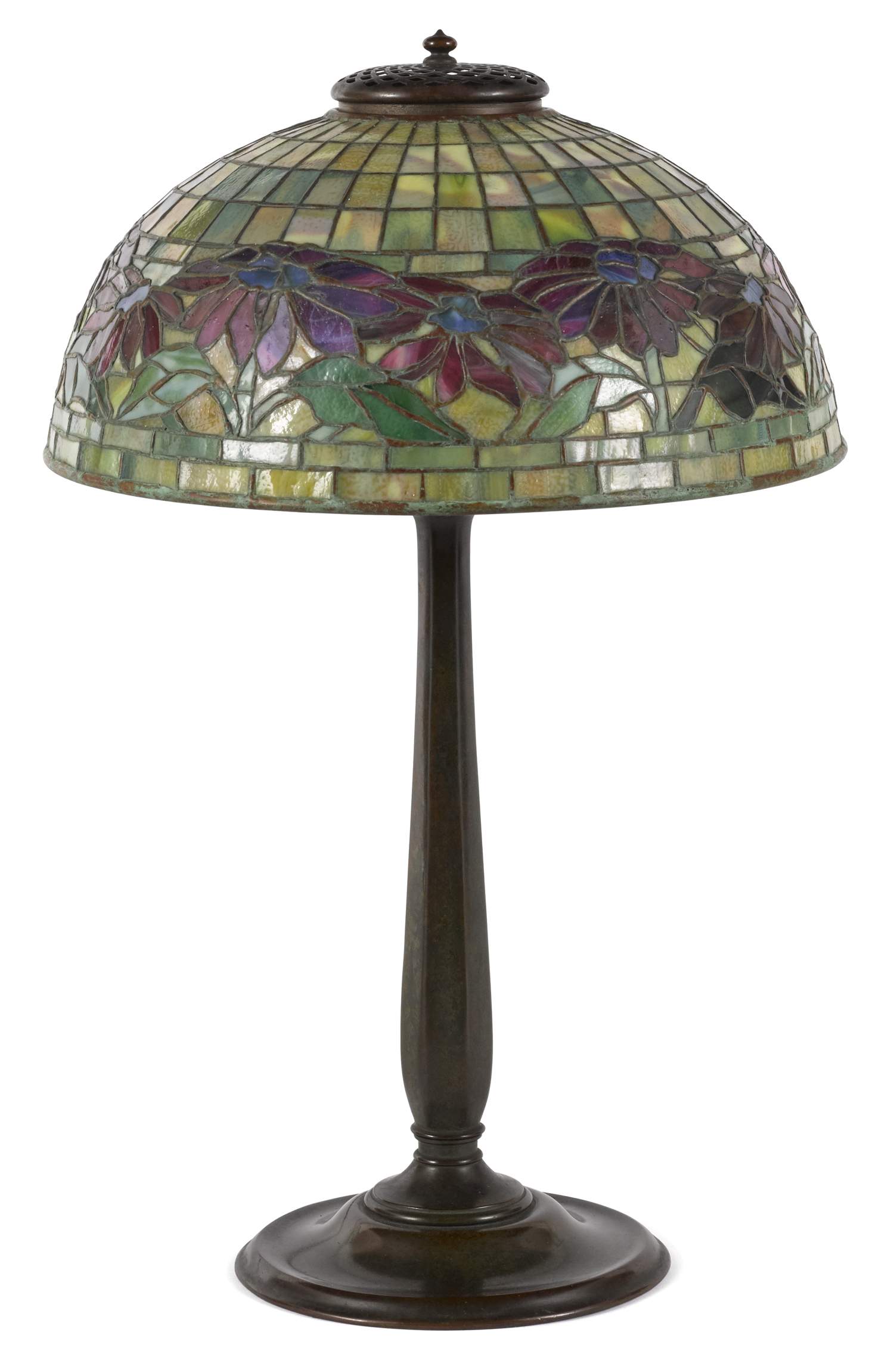 Among highly contested lots busying the firm’s phone banks was this Tiffany Studios patinated bronze table lamp with a leaded glass poinsettia shade, which earned $ 26,400.