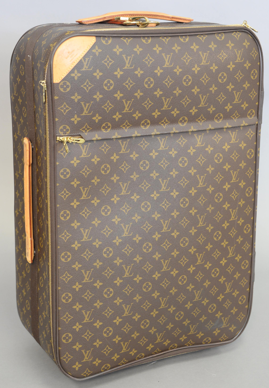 This Louis Vuitton Pegase 70 rolling suitcase, brown monogram canvas, large at 26 by 18 by 9 inches, more than doubled its high estimate to bring $ 3,000.