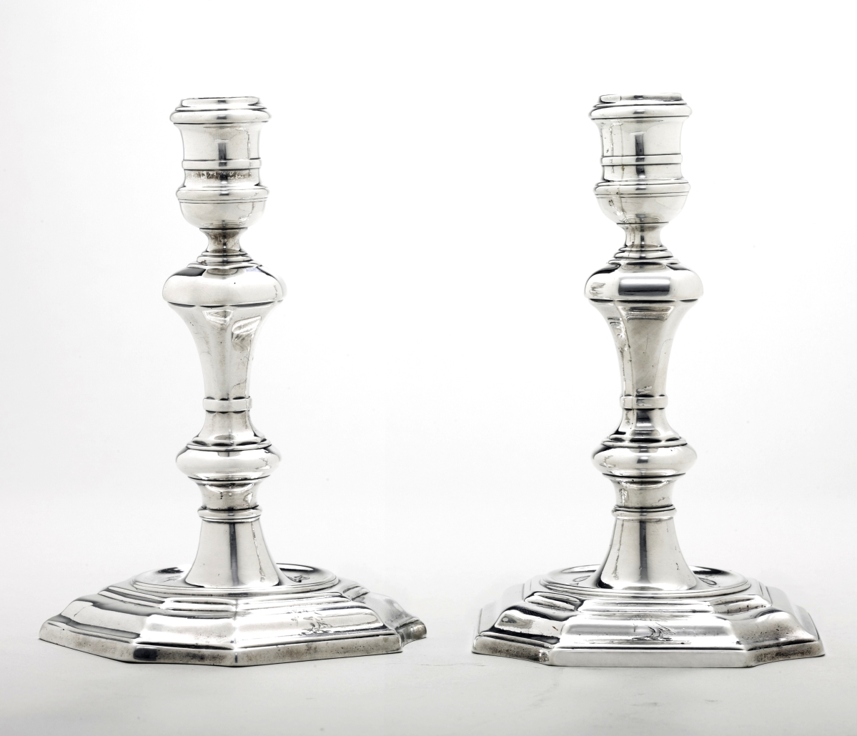 American silver at Christie’s on January 20 includes, from the Wunsch collection, this rare pair of circa 1750 candlesticks by New York silversmith Simeon Soumaine.