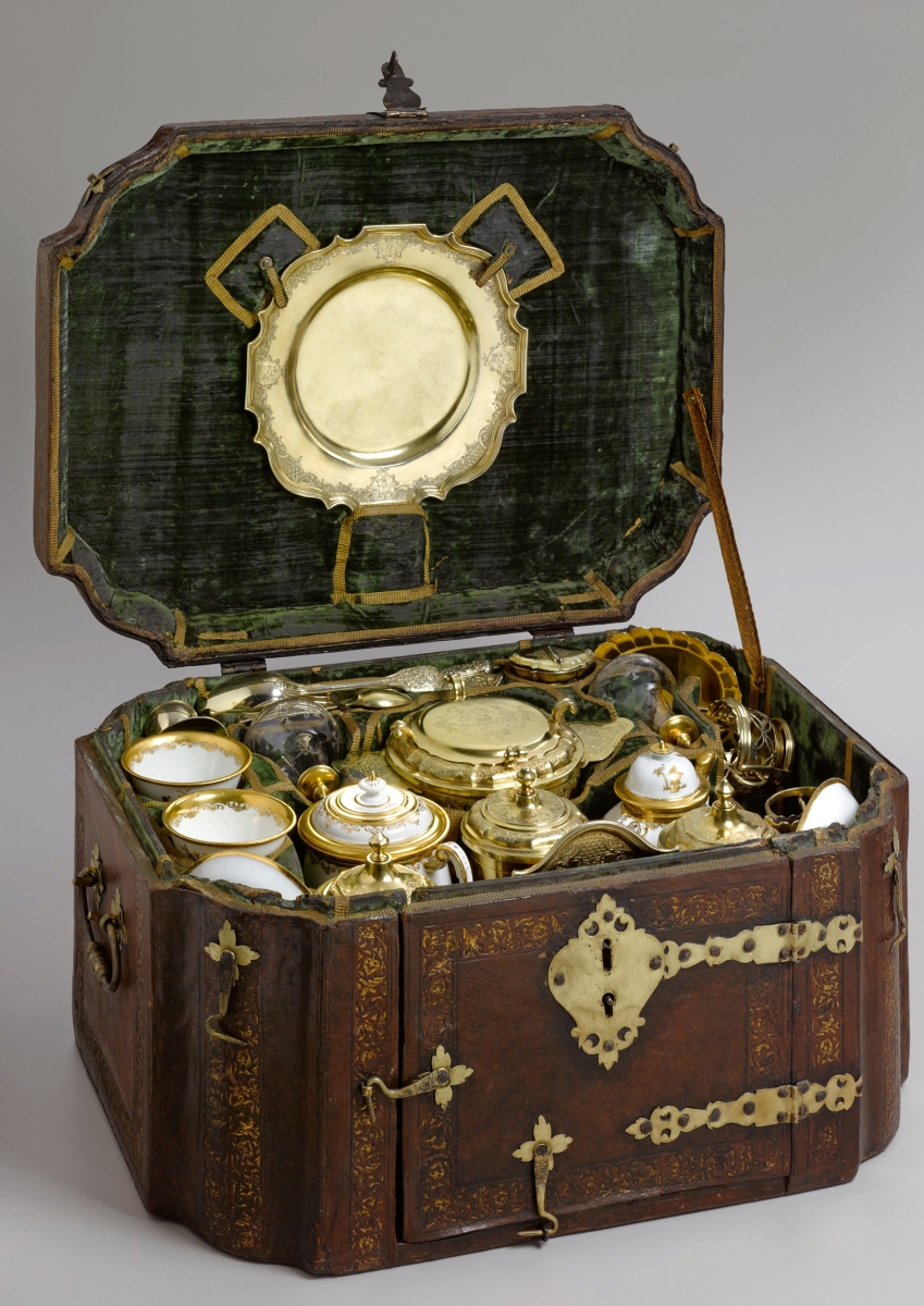 Breakfast set, Johann Erhard Heuglin II, Christian Baur, Johann Engelbrecht, Meissen Porcelain Manufactory, Bartolomaus Seuter Workshop, circa 1728–29, gilded silver, hard-paste porcelain, glass and leather case. Sterling and Francine Clark Art Institute, Williamstown, Mass.