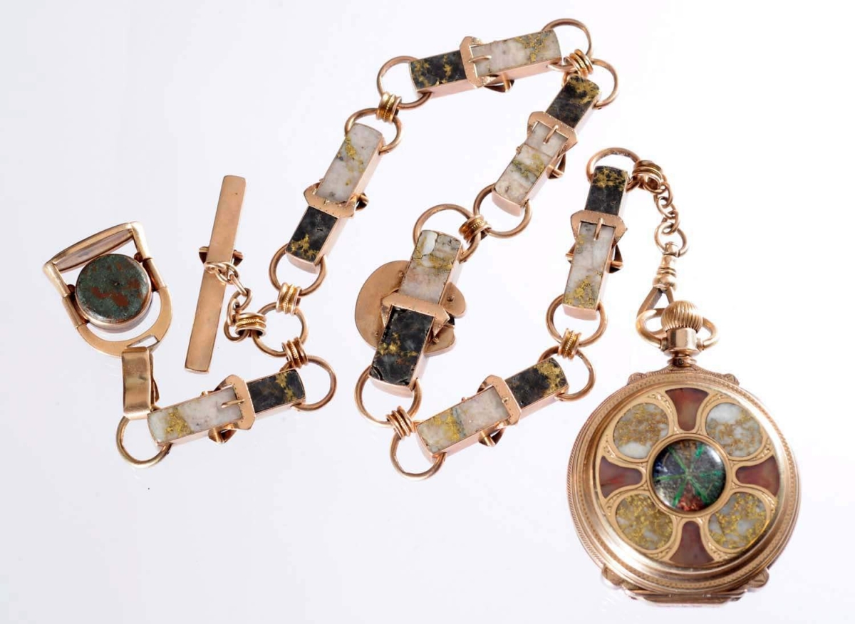 This pocket watch with accessories in gold quartz finished at $45,510.