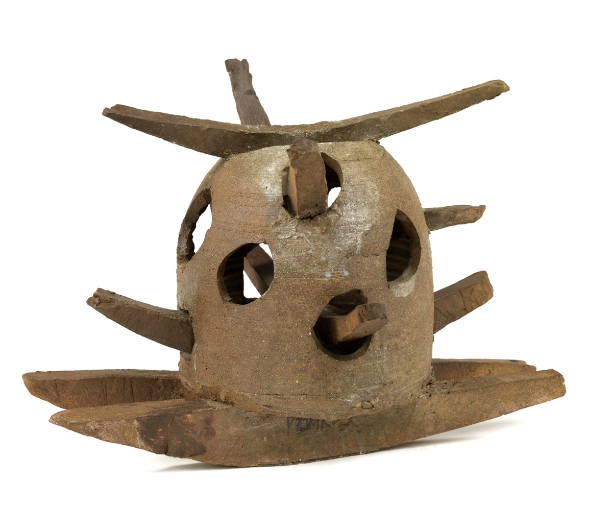 “Rocking Pot,” 1956, stoneware and colemanite wash, thrown and slab constructed, assembled. Smithsonian American Art Museum, gift of the James Renwick Alliance and various donors and museum purchase, 1983.
