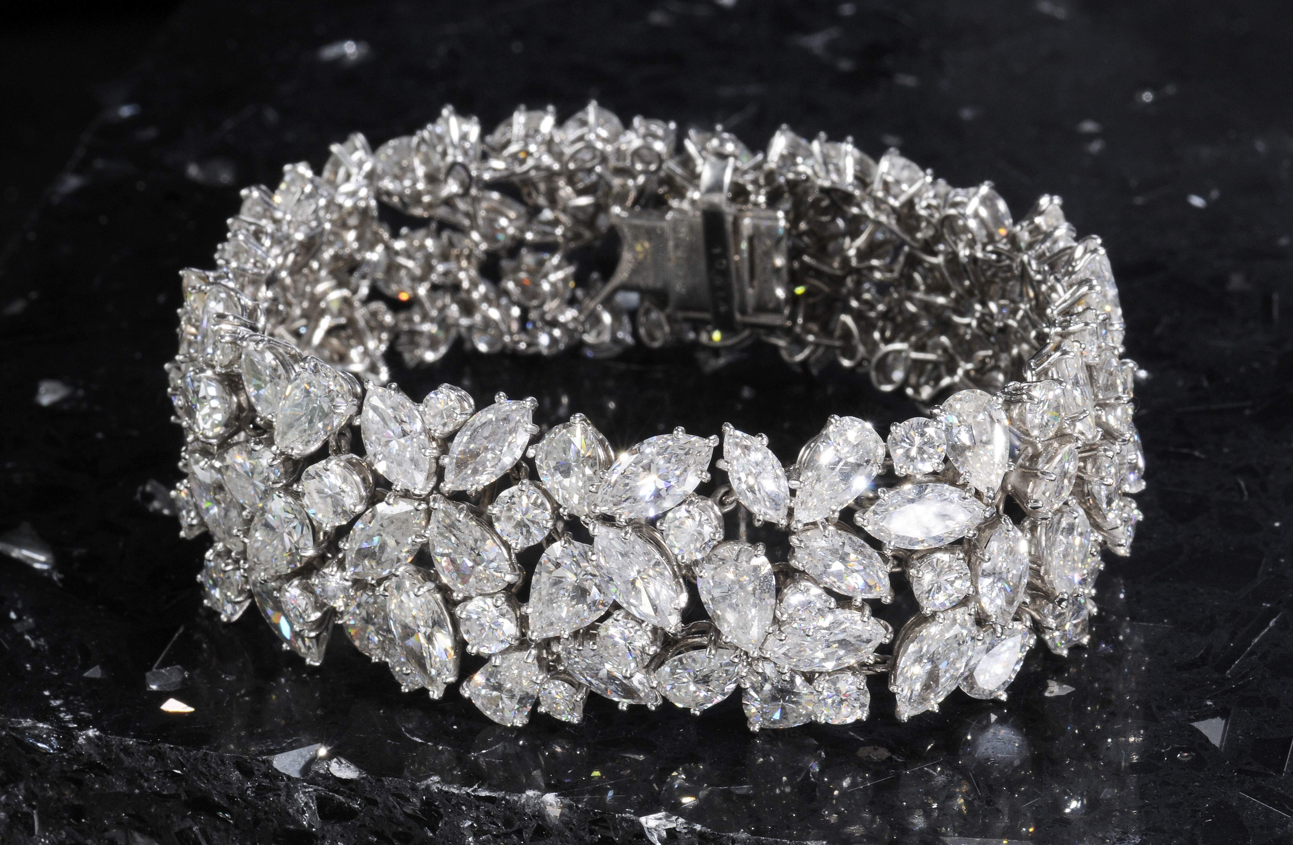 Details 126+ black diamond bracelet cartier - ceg.edu.vn