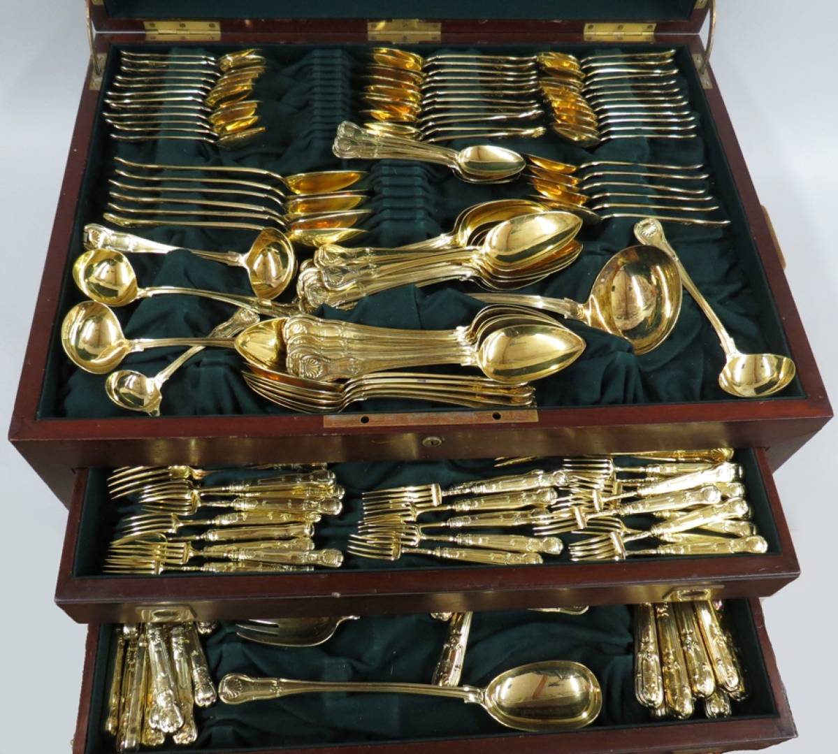Selling for $11,400, this Irish Georgian silver-gilt service for 24 weighed about 400 ounces. It contained 233 pieces in the Fiddle, Thread and Shell pattern, marked “Dublin and Law.”