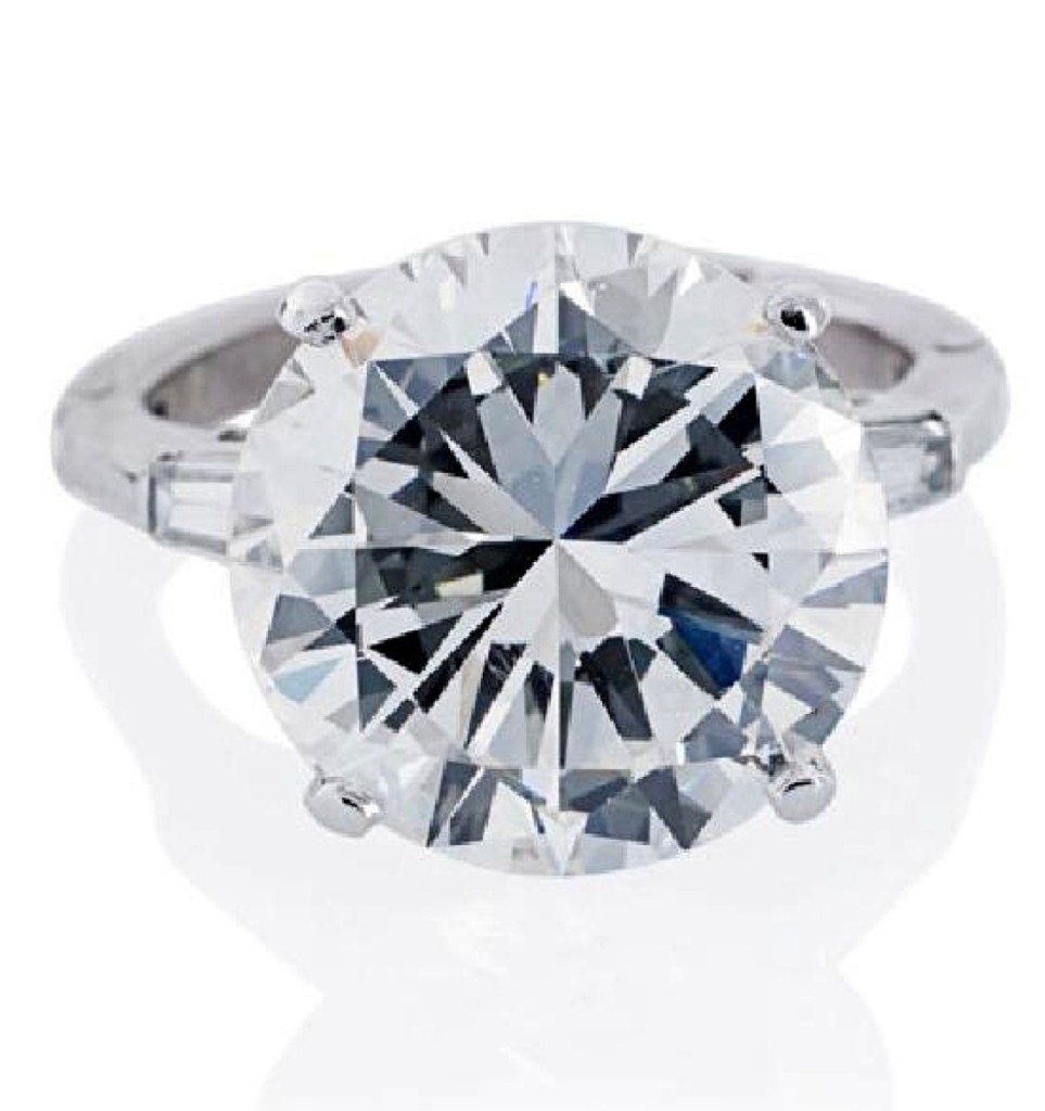 The top lot of the sale was this J-color, VS1 clarity round brilliant-cut diamond engagement ring featuring a 7.19-carat stone flanked by baguette diamonds on a platinum band. It finished at $87,500.