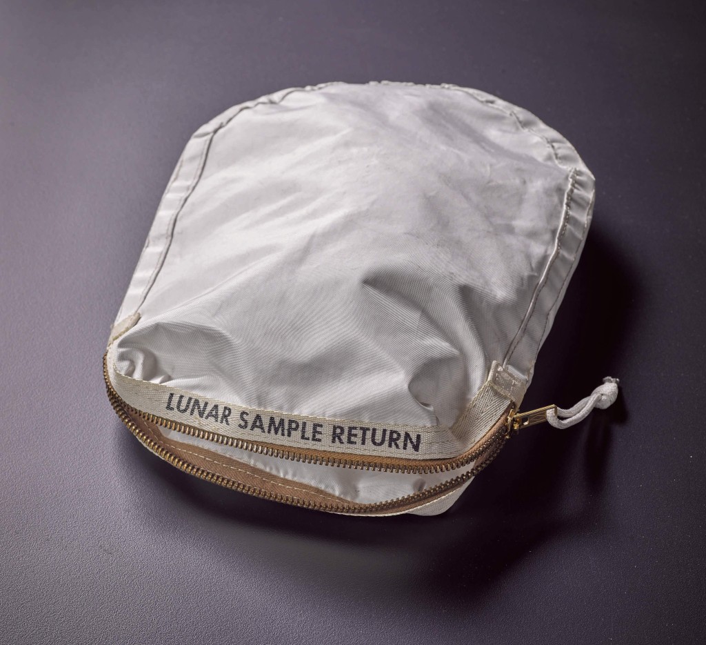 9759 Lunar Bag (cropped, lot 102)