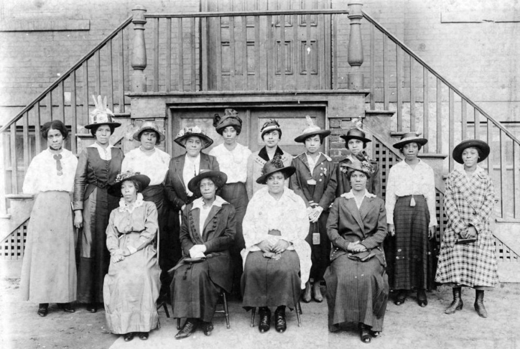 Because women’s suffrage organizations generally did not welcome black women as members, they formed their own groups. Begun in 1899, this club was an affiliate of the National Association of Colored Women. It was named for the first African American poet to be published. Phyllis Wheatley Club, Buffalo, N.Y. Library of Congress.