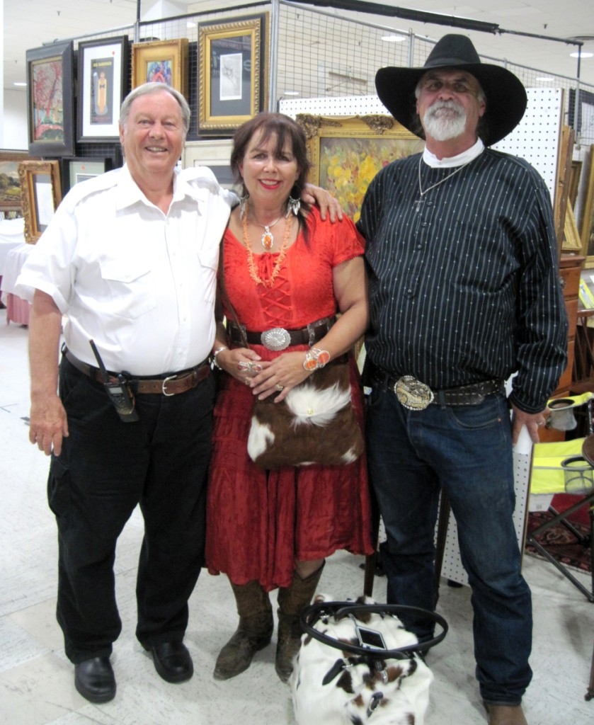 Don Scott, left, the show owner/promoter, was enjoying a moment with frequent customers Noilani and Don McCain from Grants Pass, Ore.