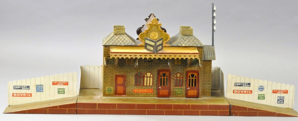 Marlin Churchbury Station with Ramps, a very rare and most elaborate deluxe version of the English station, hand painted with extensive detail, had a high estimate of $22,000, but sold for $36,000. White fencing surrounds the station and continues onto two walking ramps. This is the first time this station has been offered from the Indian family who owned the piece as new.