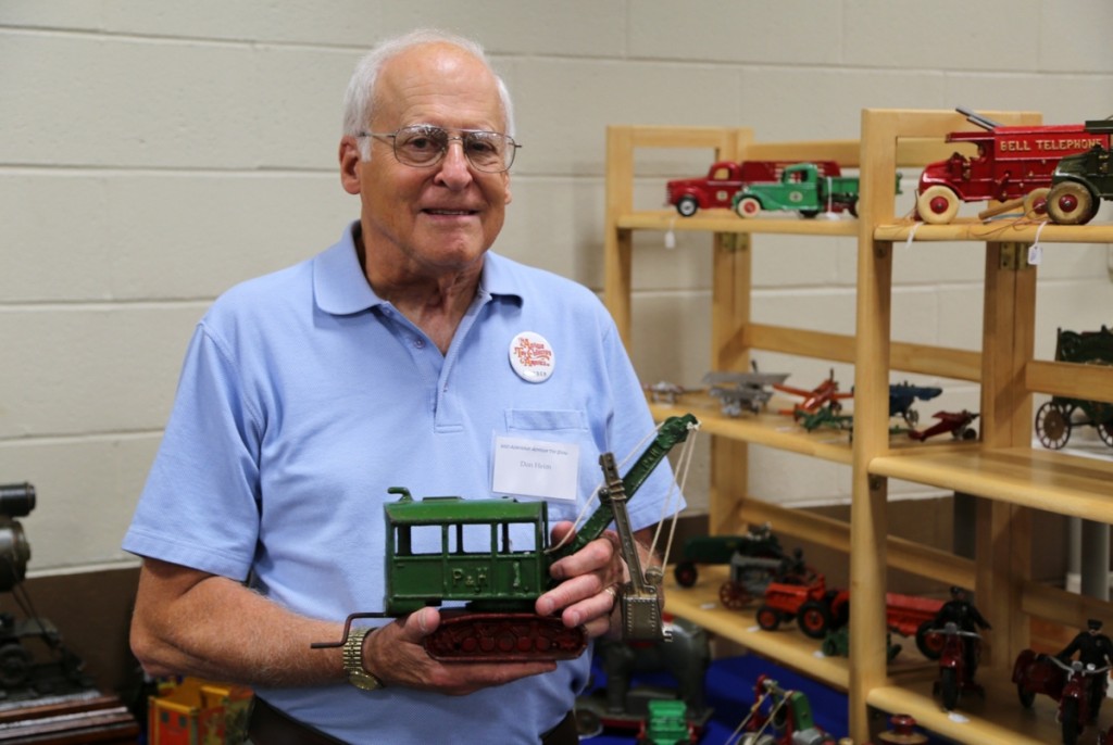 Don Heim, Jersey Shore, Penn., with his Vindex power shovel digger.