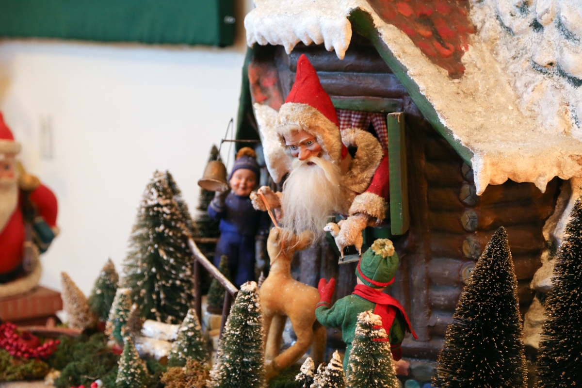 A store display with a label that says it was made in the American sector of West Germany. Electrified, Santa nods as he hands presents to the children. A mock bell simulates ringing, no doubt to relieve the adults in the vicinity who would otherwise have to listen to it for a very long time, day after day.
