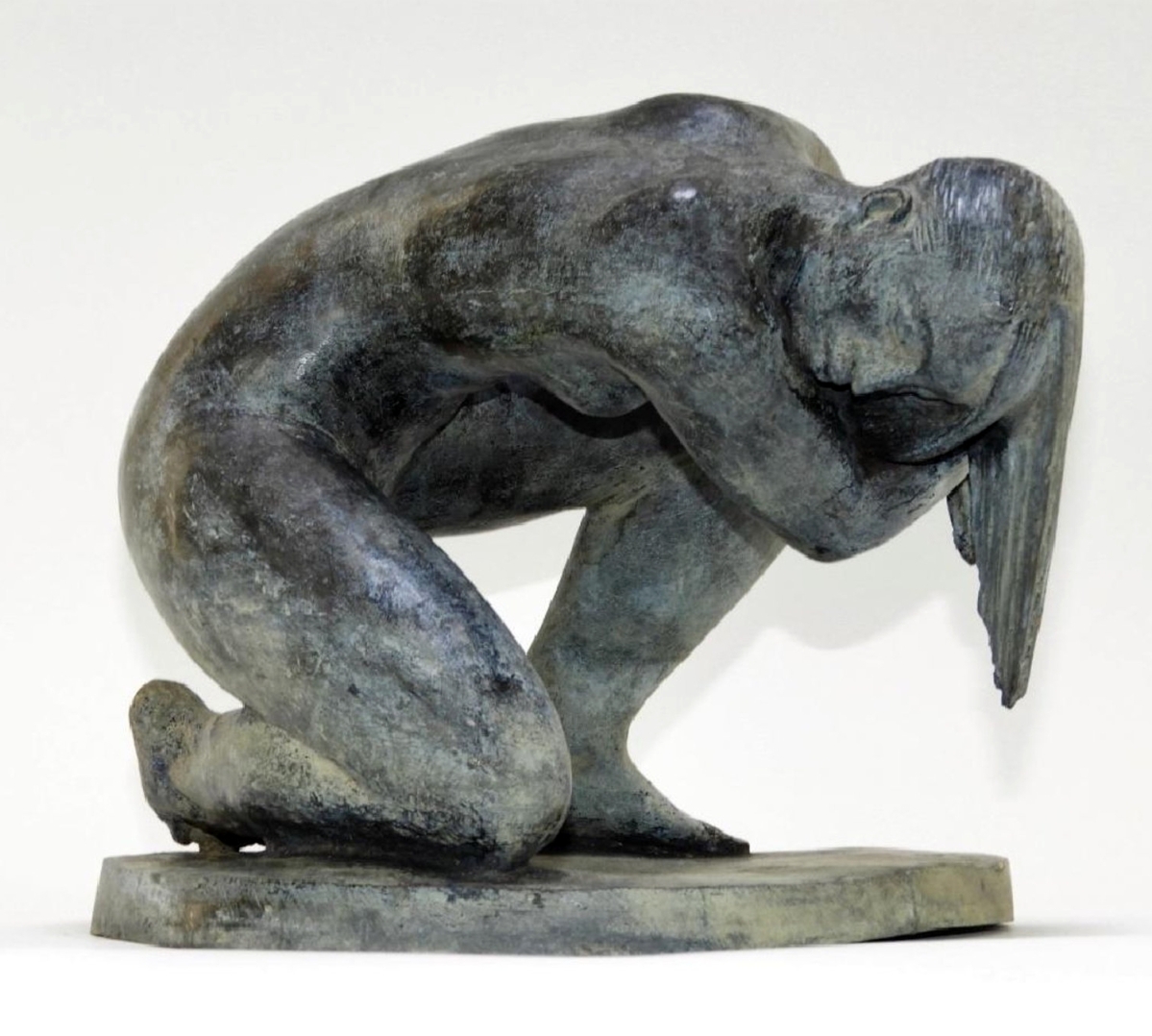 This fine bronze sculpture of a female nude bather was created by Mexican born artist Enrique Alferez (1901–1999). The sculpture measures 8¼ by 9 inches wide at the base; it was signed on the base “E. Alferez” and achieved $13,750.