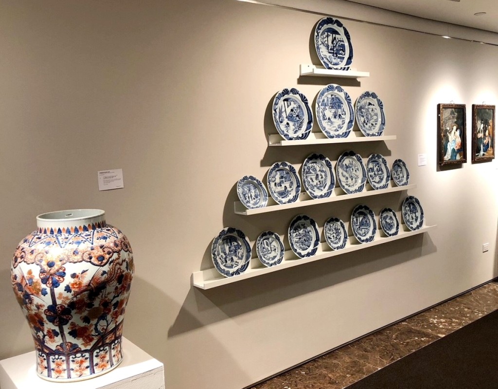 Christie’s cataloged sale of Chinese export art was topped by a set of blue and white Qianlong period dishes depicting tea cultivation, $150,000 ($40/60,000). Left, the Kangxi period Imari jar fetched $17,500 ($7/10,000). From Marchant, the Qianlong period reverse paintings on glass, far right, depicting courting Chinese couples earned $21,250 ($6/9,000).