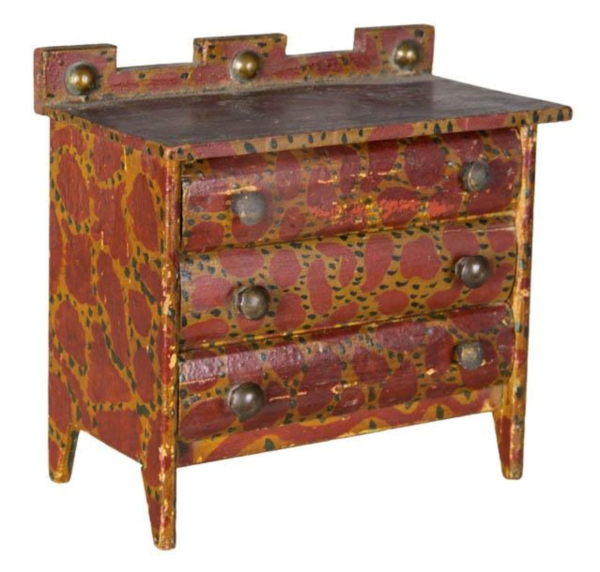 One of the major surprises of the day was this miniature pine bureau, 5¼ inches tall, which had been found in Vermont. It was decorated with red paint and exceptional snake-like graining over the red. The drawer fronts were beveled, and it had a rectangular backsplash. It was estimated at $1,400. A phone bidder competed with an internet bidder until it sold for $6,900 to the phone bidder.