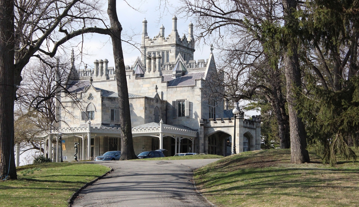 Presiding over the weekend was the wonderful Gothic Revival Lyndhurst Mansion with its captivating views above the Hudson River. Serving as the perfect backdrop for the show, it was designed in 1838 by Alexander Jackson Davis, sits in a park-like landscape and houses a comprehensive collection of original decorative arts.