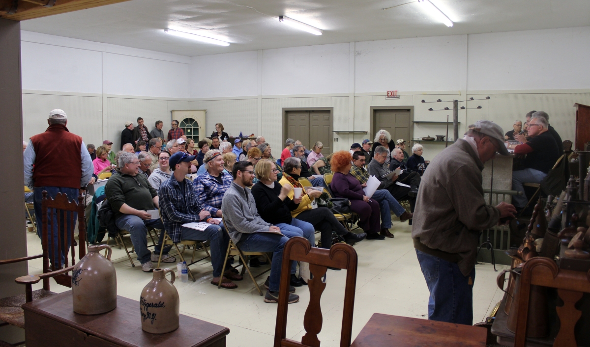 By the time the second session started the morning of April 29, the auction room at Hesse Galleries was nearly at capacity, with bidders standing along the back wall.