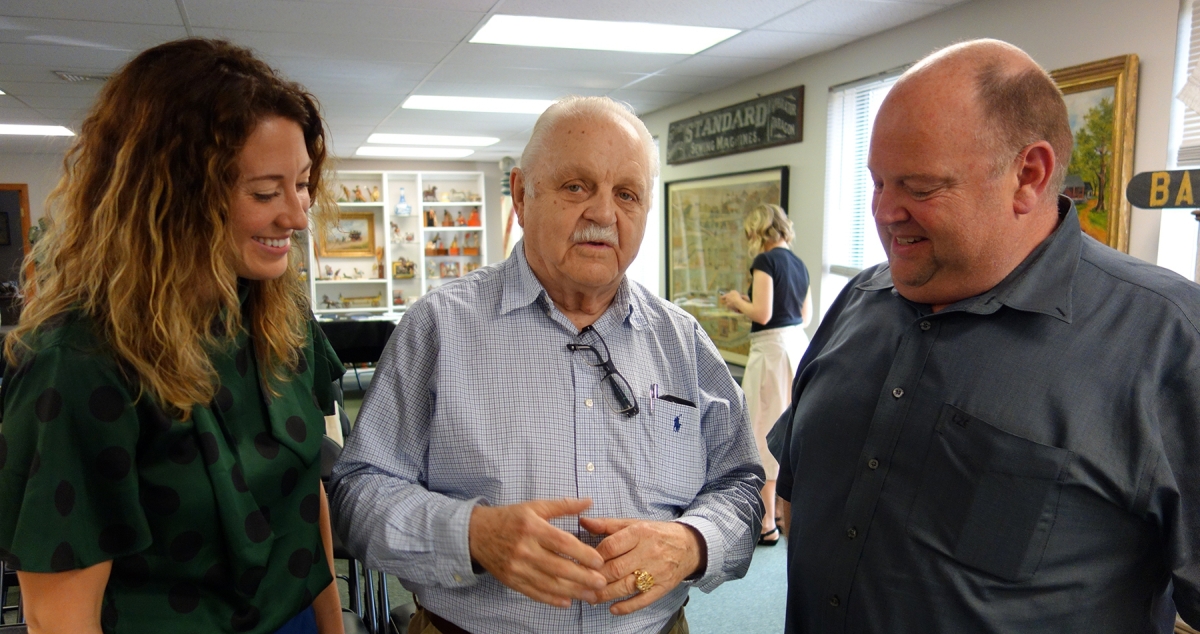 Bre Day, RSL’s senior auction specialist, and Ray Haradin, right, with Tom Sage before the start of the auction.