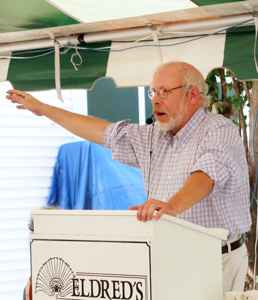 Eldred’s Vice President Bill Bourne presided from the podium. He oversees the Americana and maritime art division.