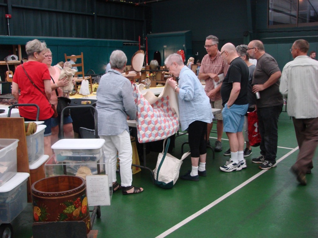 Early buyers entered at 6:30 am, as exhibitors were unloading and rapidly began shopping.