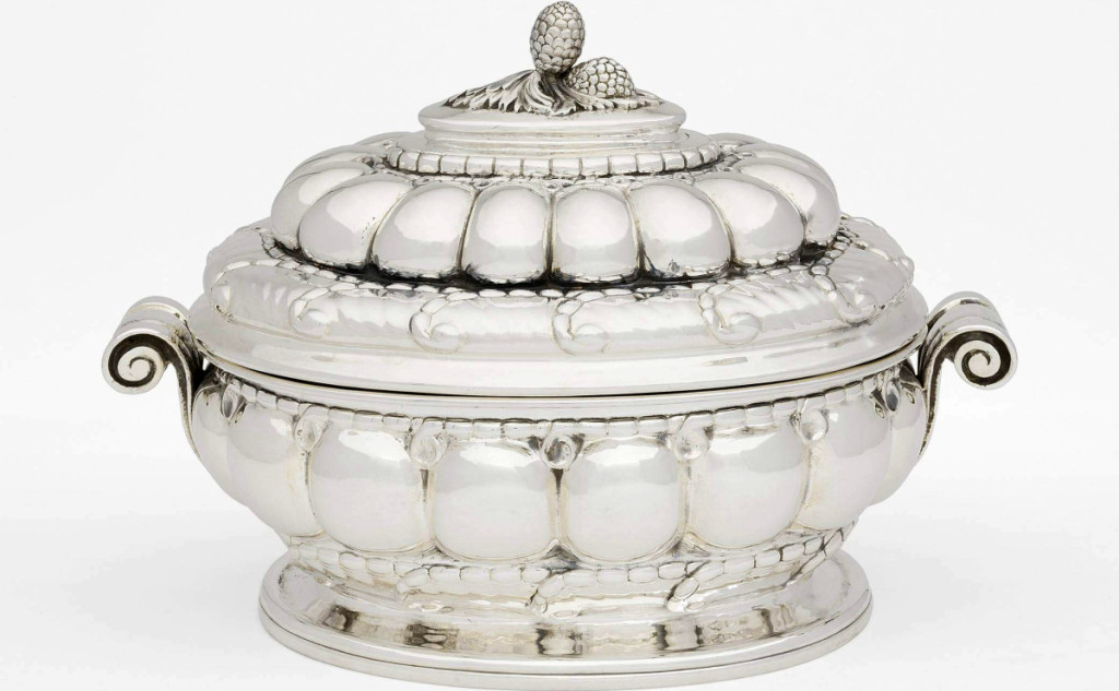 Silversmith Georg Jensen poetically observed that “silver has that lovely glow of moonlight… something of the light of a Danish summer night. Silver is like dusk, dewy and misty.” “Melon” tureen, model 189, designed by Georg Jensen, designed 1912/14, produced 1919. The Art Institute of Chicago. Promised gift from a private collection.