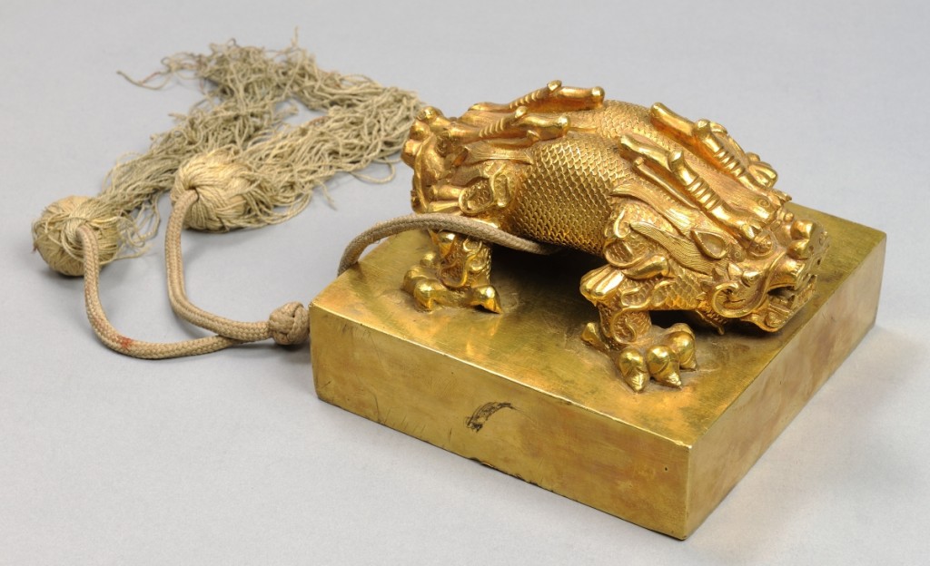 Seal of empress with double-headed dragon with box, tray, lock, key and plaques, Imperial Workshop, Beijing, Republican period, 1922. Gold alloy with silk tassels. ©The Palace Museum.