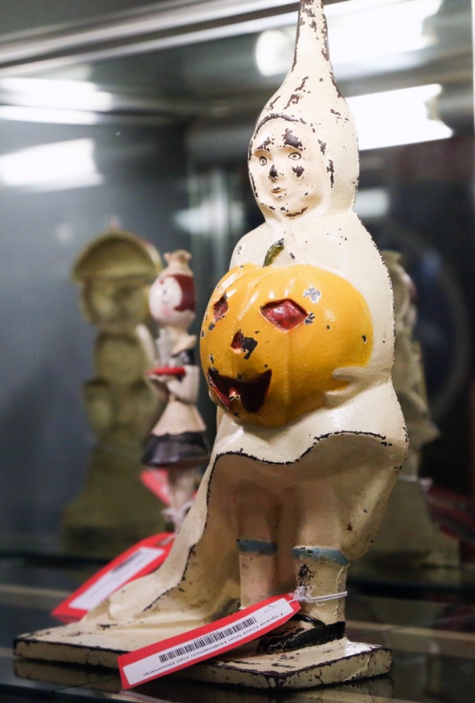 One of only four known examples, this charming Halloween Girl doorstop made by Littco Products sold for $15,375.