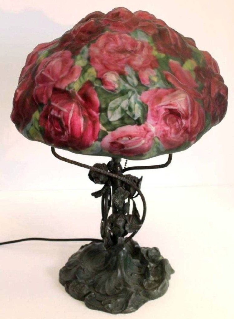 Topping the sale, as expected, was this signed Pairpoint Puffy lamp with a 10-inch Rose pattern shade. It realized $6,900.