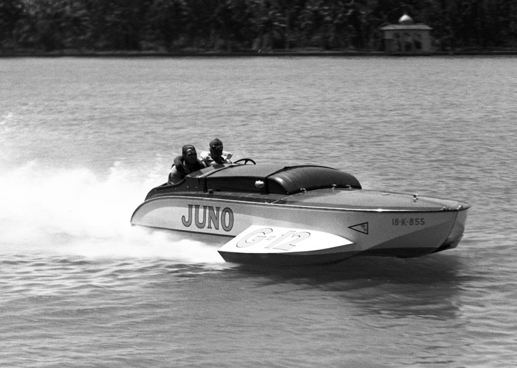 Starboard bow view of hydroplane racer “Juno” #G12, piloted by Jack Rutherford, underway during the 25th annual Biscayne Bay Regatta in Miami, Fla. Photographed by Rosenfeld and Sons 1938. Credit: Mystic Seaport Museum, Rosenfeld Collection.