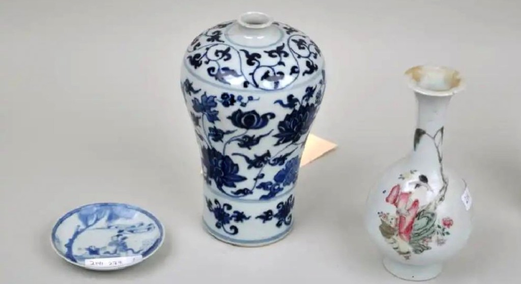 The top lot of the sale came in the form of this Chinese grouping. The blue and white baluster vase at center is the reason the group sold for $13,970.