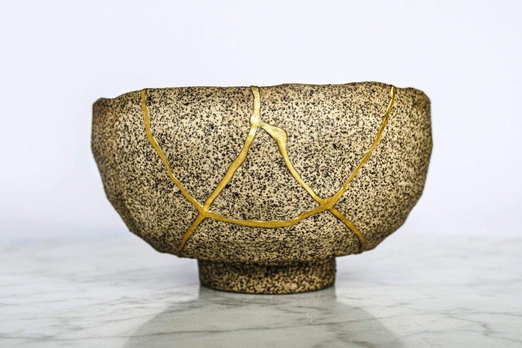 Modern chawan repaired in gold.