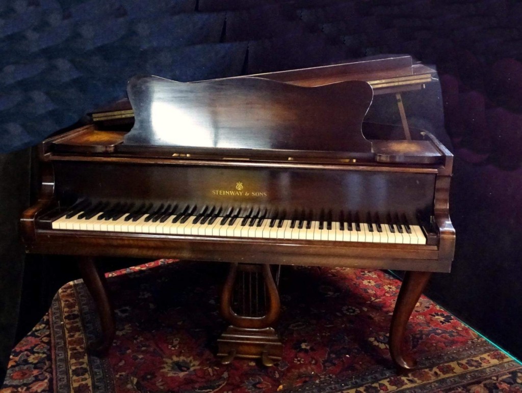 AB Cornell Steinway