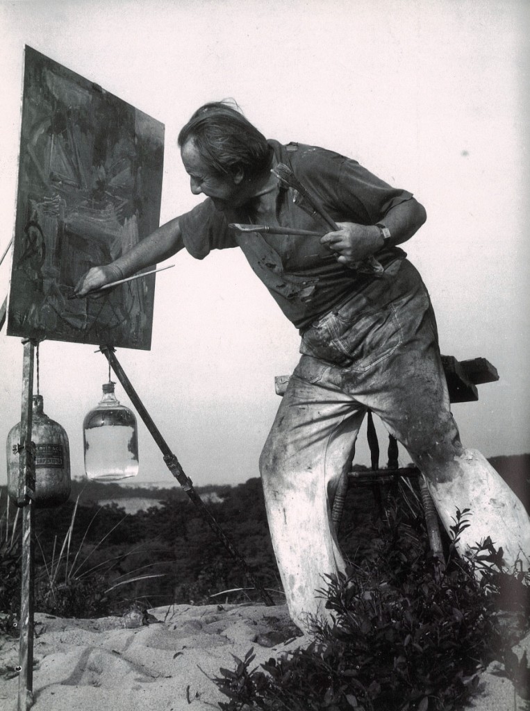 Herbert Matter, Hans Hofmann painting in the dunes, 1942. ©Herbert Matter Estate. Photograph courtesy of Staley-Wise Gallery, New York City.