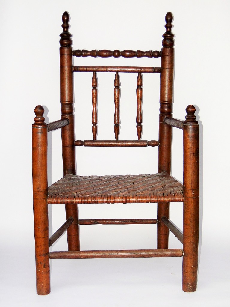 A Massachusetts oak carver armchair with ring and turned construction sold far beyond its $300/600 estimate, bringing $2,600.