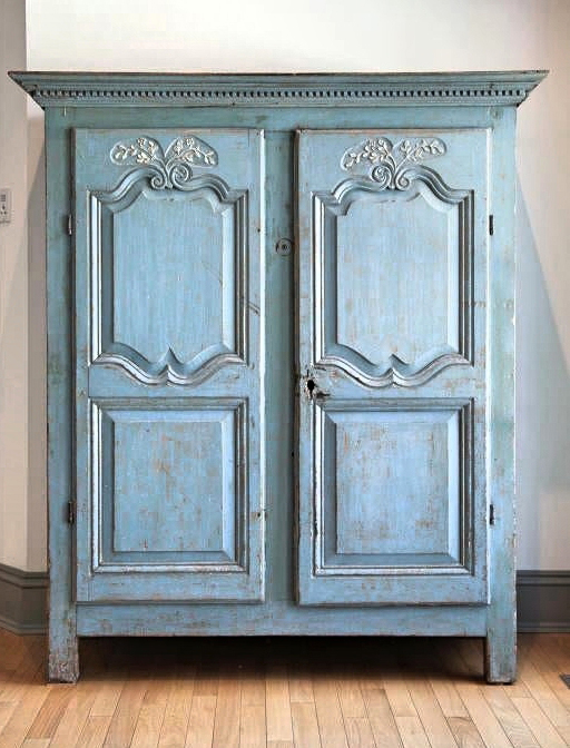 The sale’s top lot, this late Eighteenth Century Louis XV armoire, 65 inches tall, surged past high estimate to sell for $79,724 to a Canadian institution. Baker writes that it was discovered in a shed in Montreal, “over-painted but amazingly intact with its full height and original cornice, shelves and doors. The brown overpaint was carefully removed to reveal the exceptional pale blue and white.”