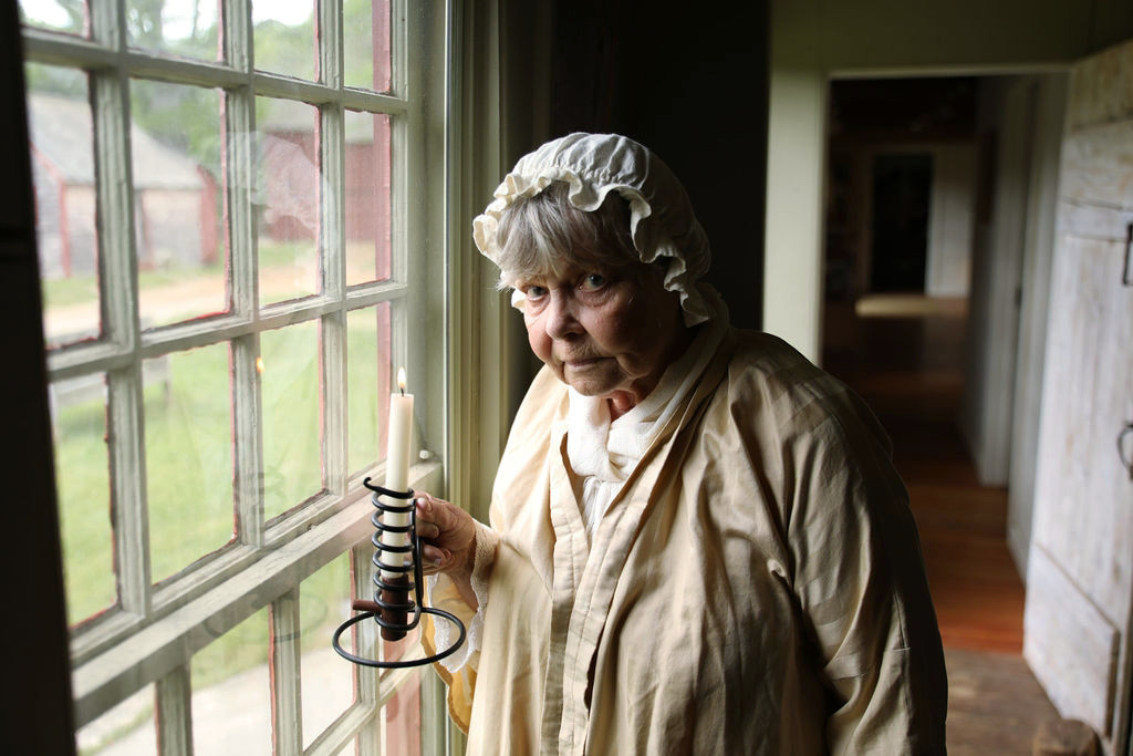 Homestead Tour. Rebecca Wilhite photo, courtesy of Connecticut Landmarks.