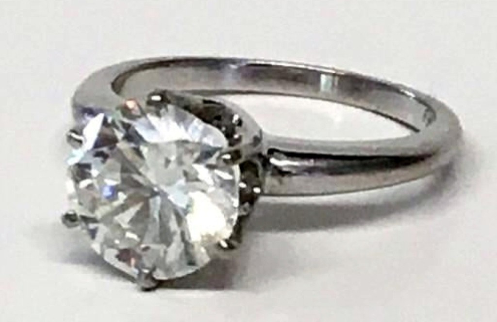 The top selling jewelry lot and the third highest price in the sale went for a 2.42-carat round diamond solitaire ring, which finished at $11,115 ($8/12,000).