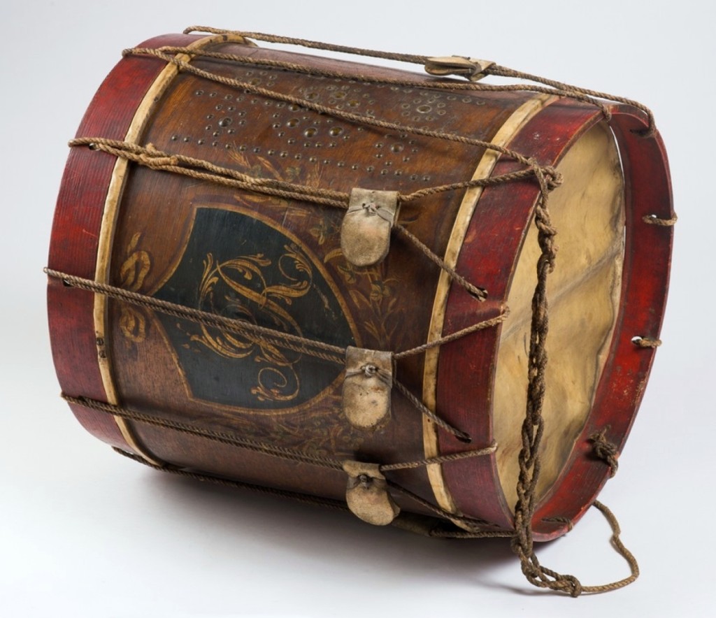 A rare example of a French & Indian War period military drum, this mid-Eighteenth Century British regimental rope-tension snare drum beat a path to $10,160. Peeking through a hole in the drum’s side, you could see a printed trade label viewable inside the shell.