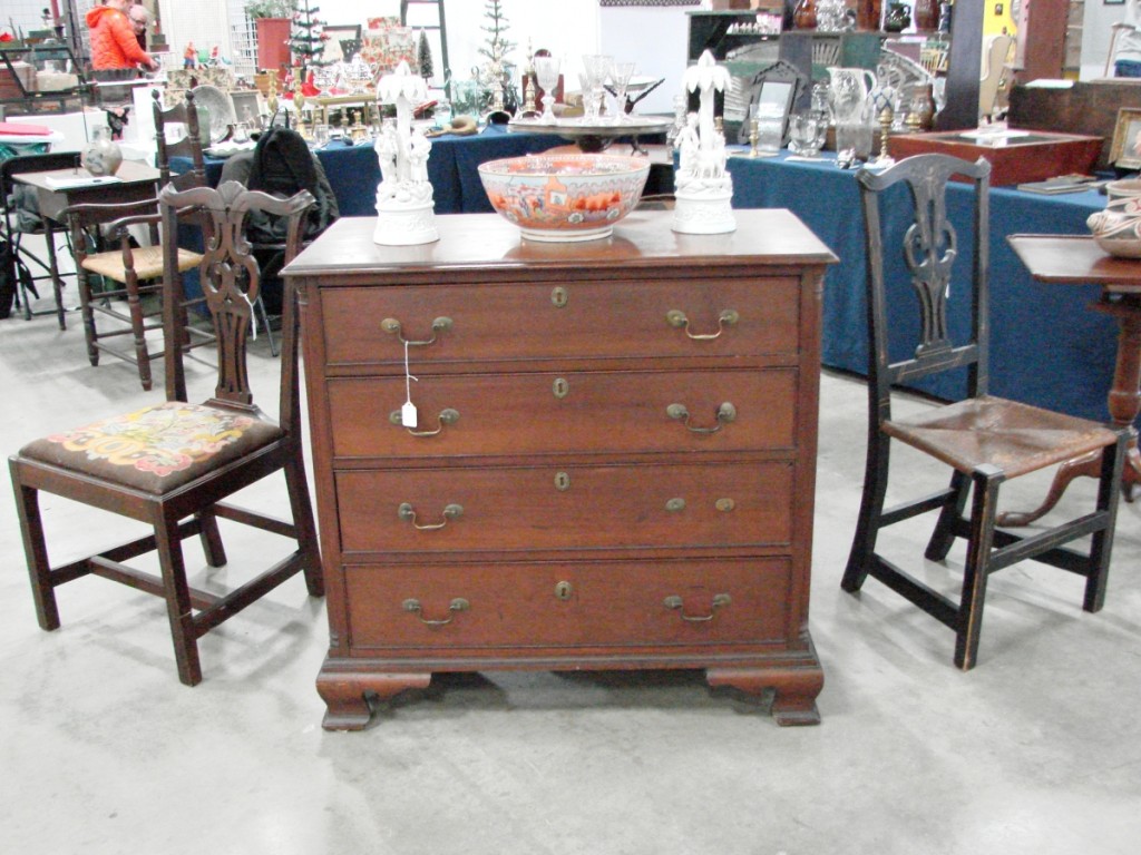 Brian Cullity, Sagamore, Mass., priced the four-drawer chest at $650, and the Samson porcelain bowl with Chinese motifs was $300.