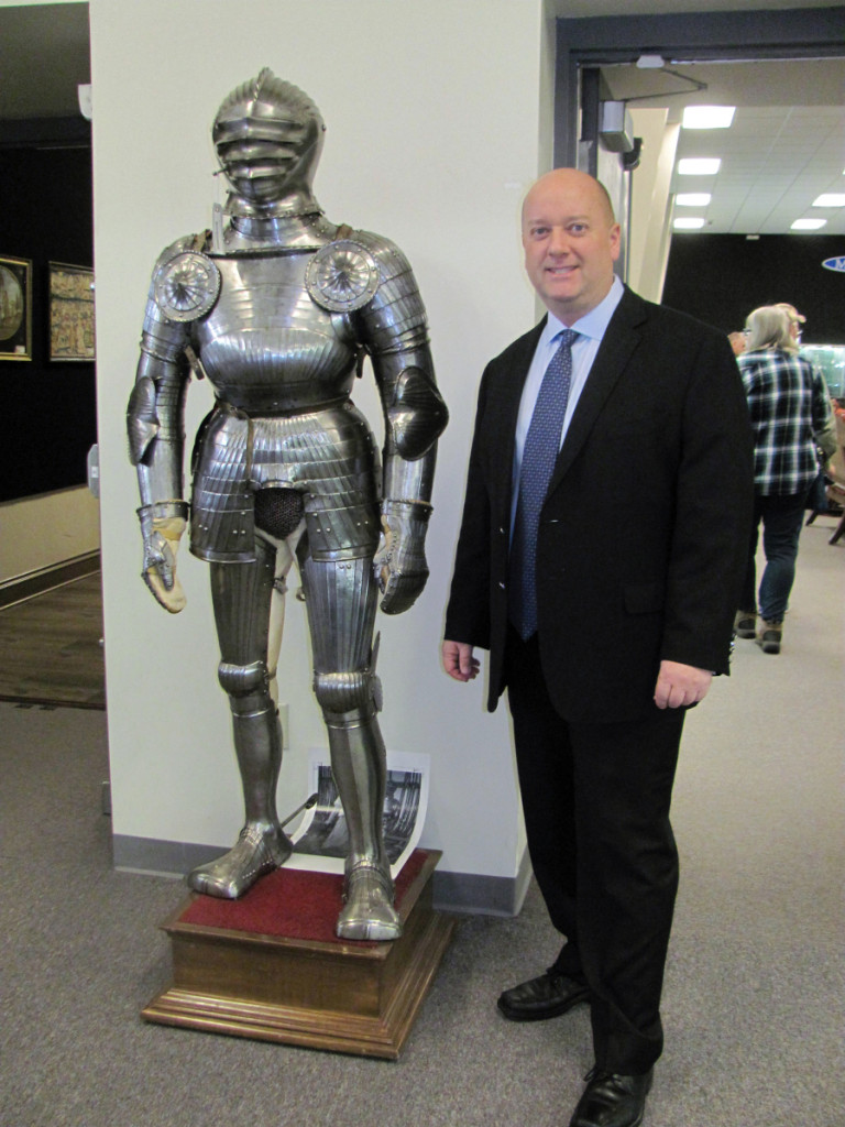 Before the sale, auctioneer Dan Morphy posed next to what he anticipated would be the top lot in the sale, and it was, bringing $270,600 ($75/150,000).